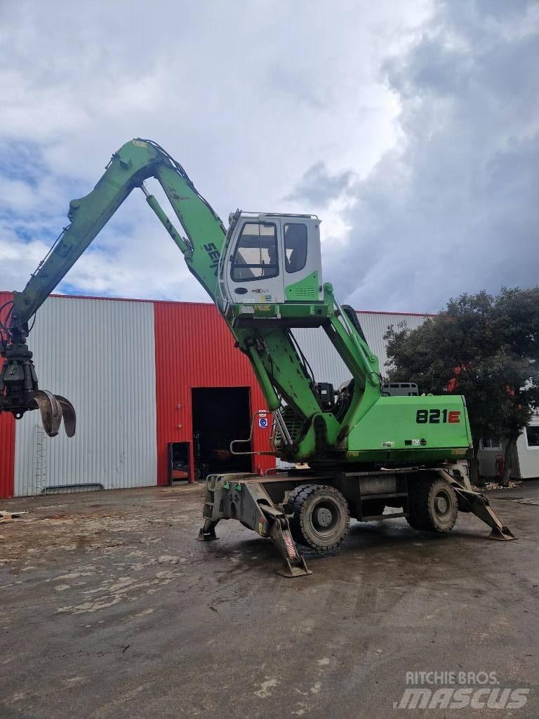 Sennebogen 821 E حفارات بعجل