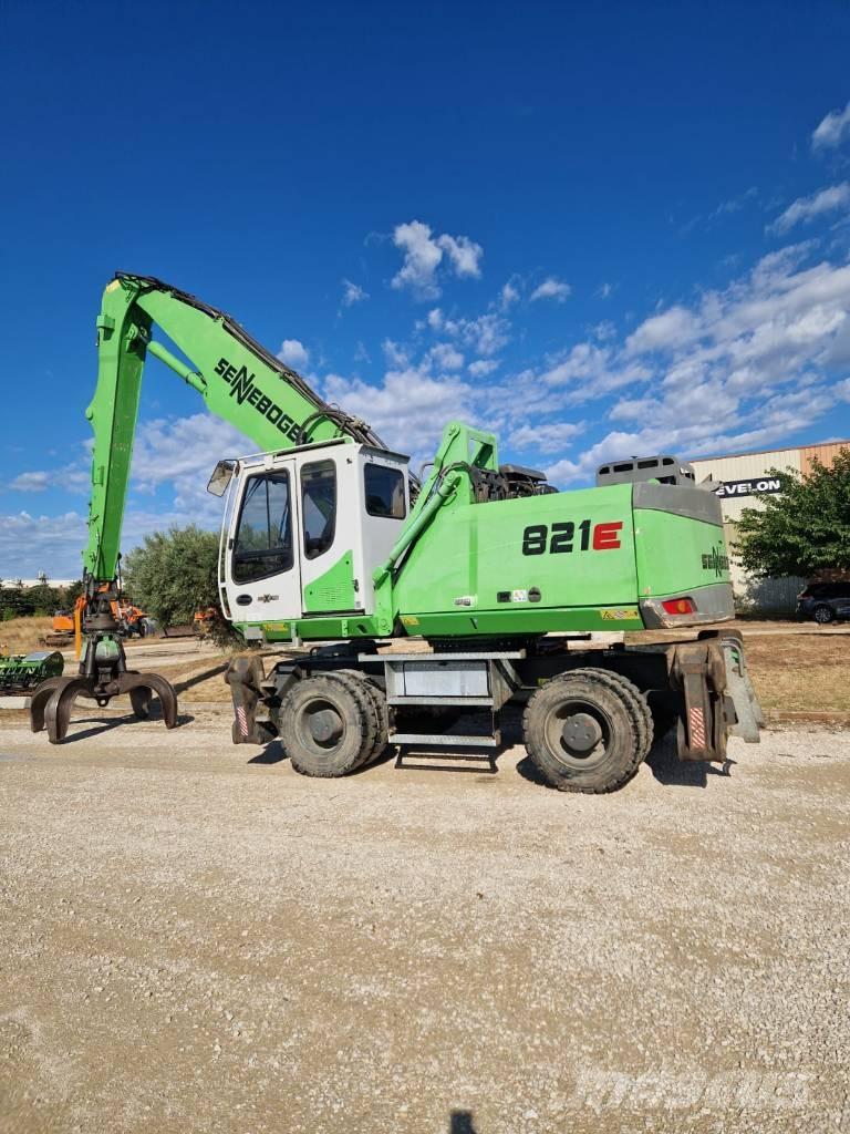 Sennebogen 821 E حفارات بعجل