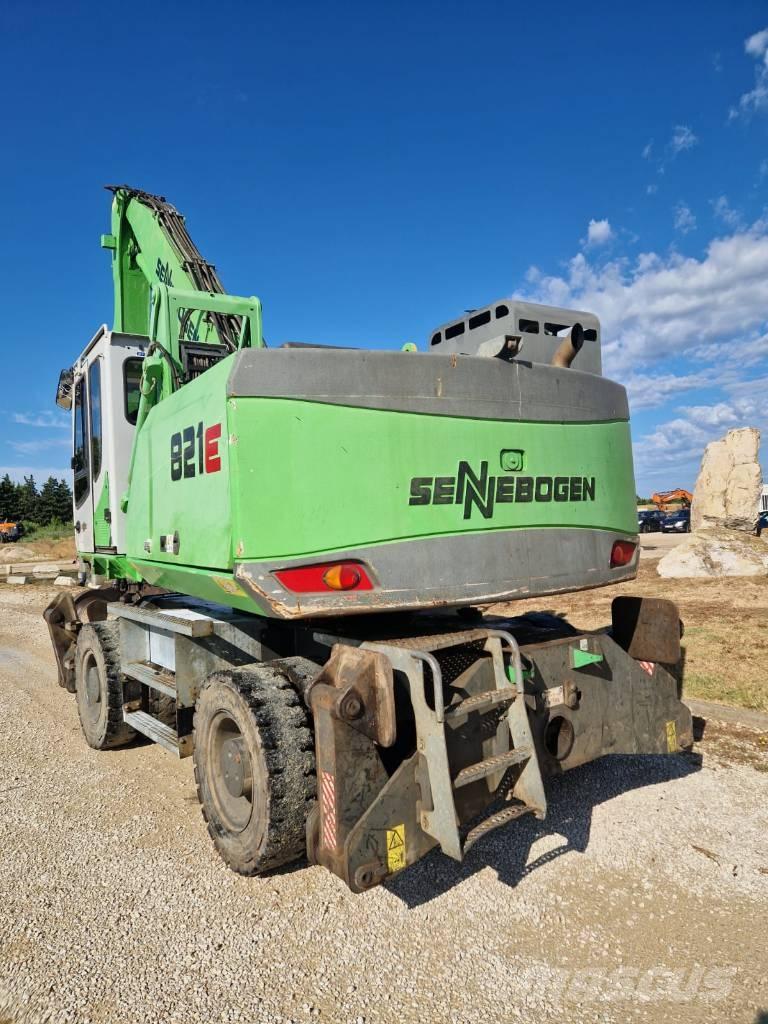 Sennebogen 821 E حفارات بعجل