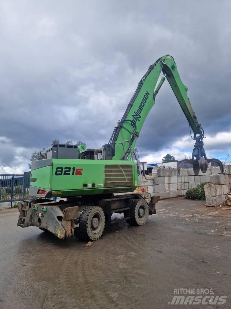Sennebogen 821 E حفارات بعجل