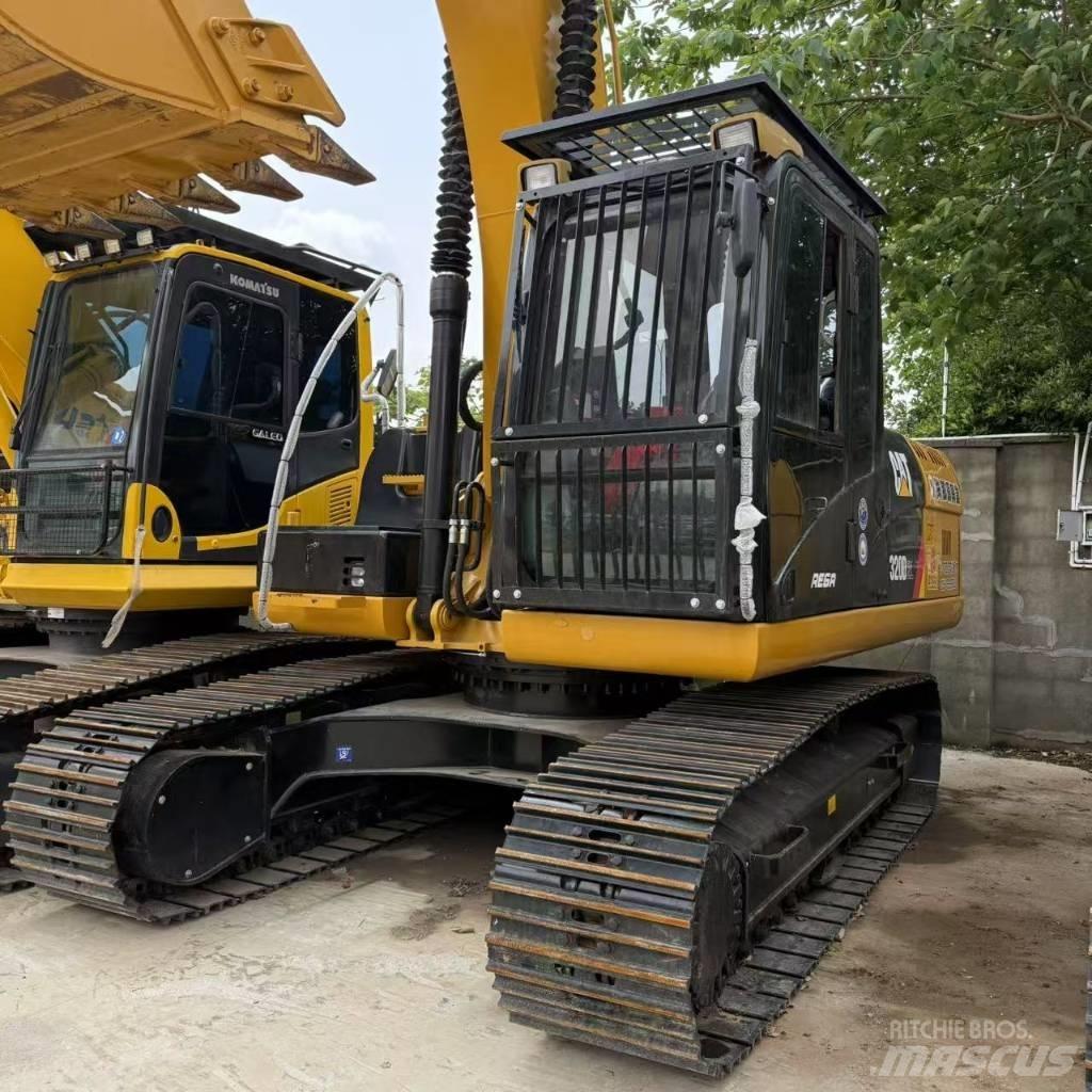 CAT 320 D حفارات زحافة