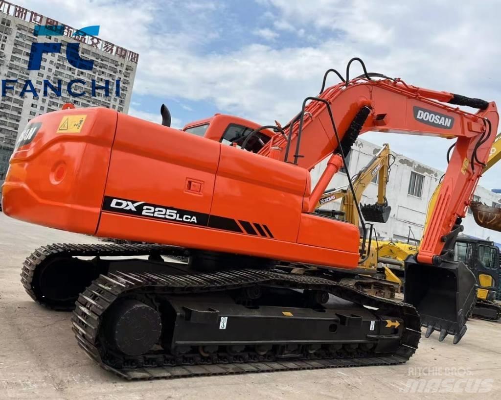 Doosan DX 225 LCA حفارات زحافة