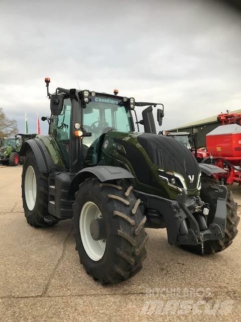 Valtra T155A الجرارات