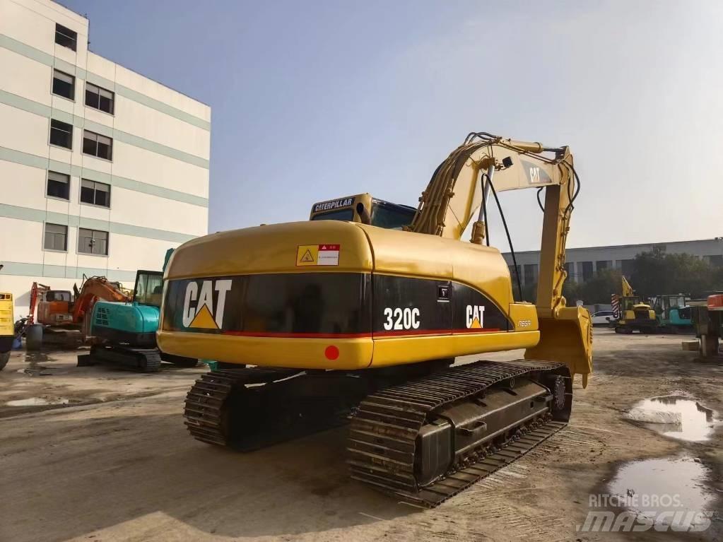 CAT 320 C حفارات زحافة