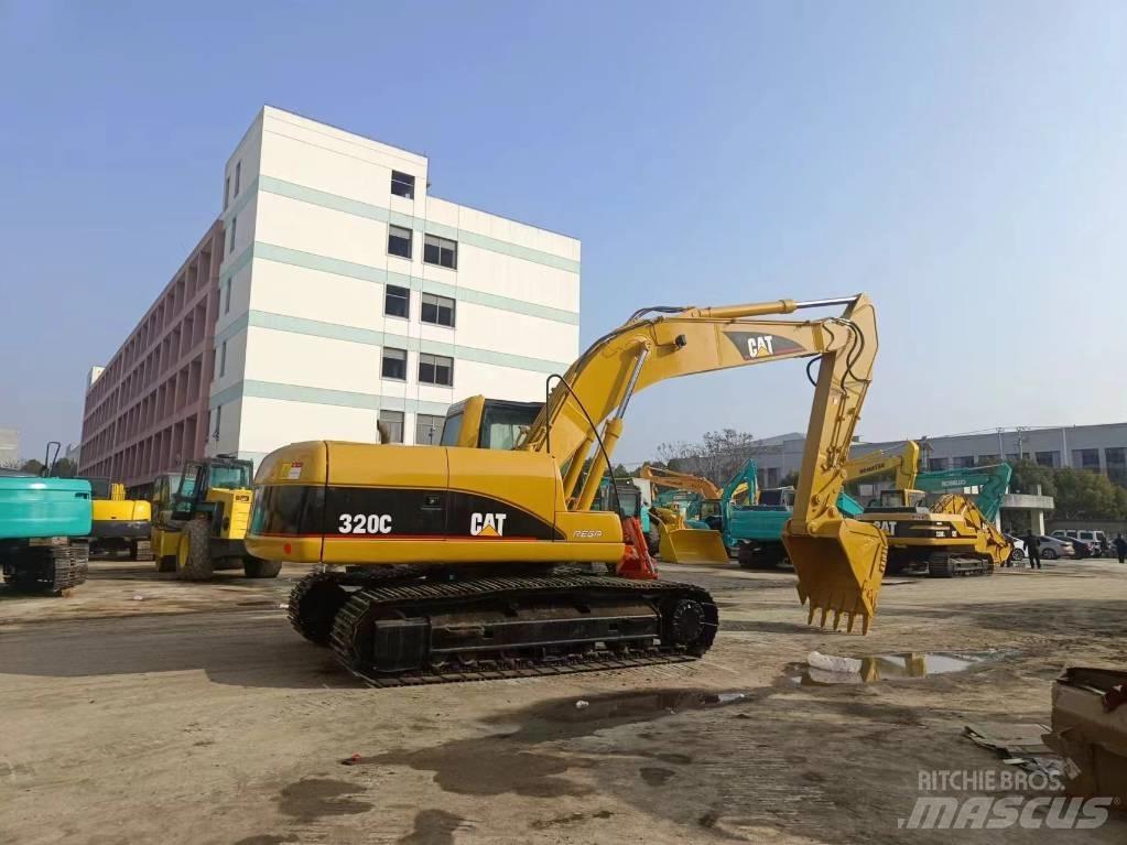 CAT 320 C حفارات زحافة