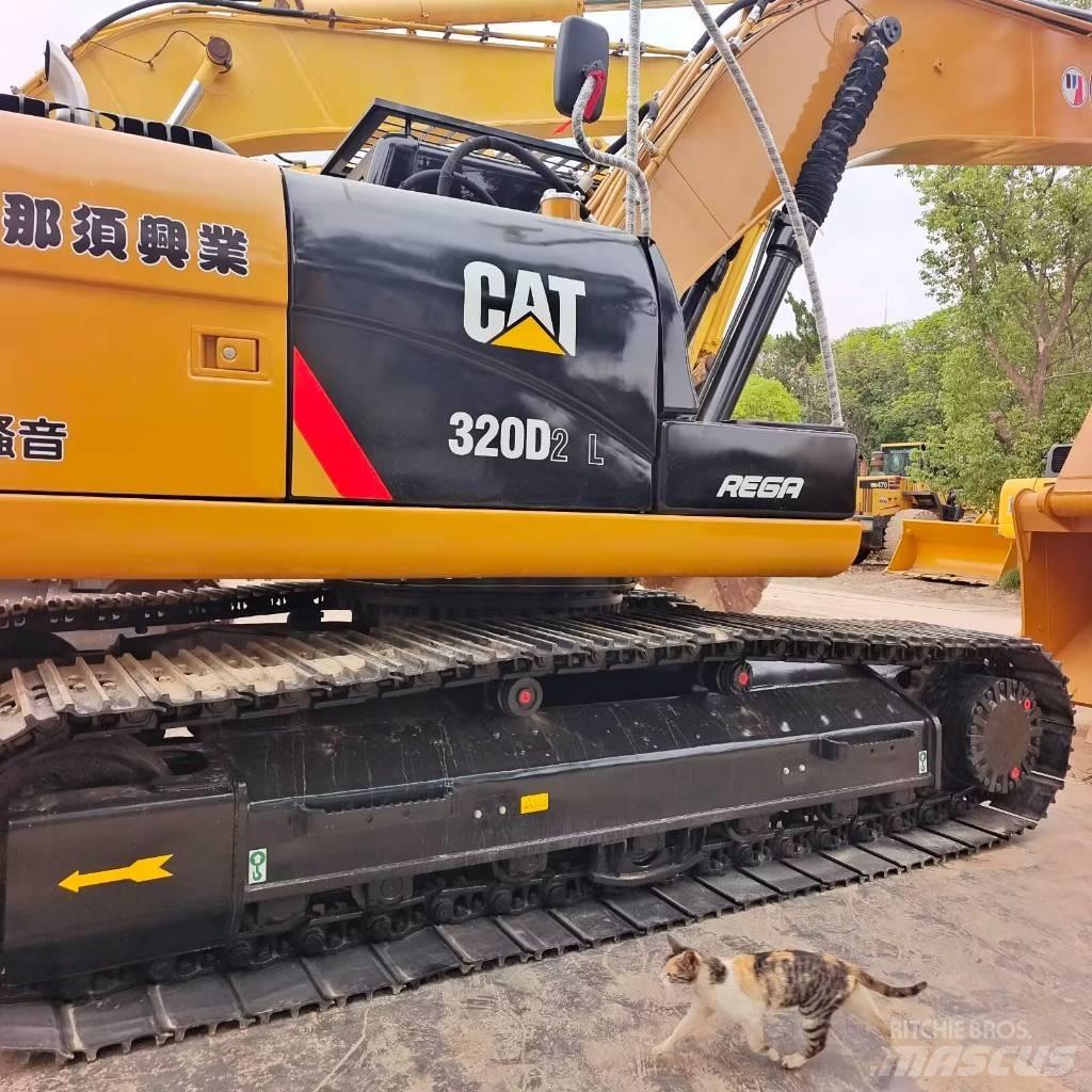 CAT 320D حفارات زحافة