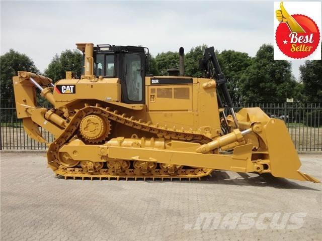 CAT D 8 R بلدوزرات مجنزرة