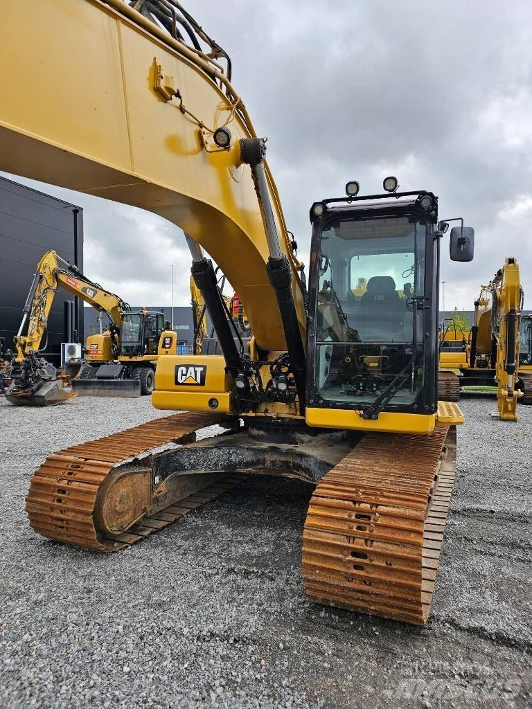 CAT 320 حفارات زحافة