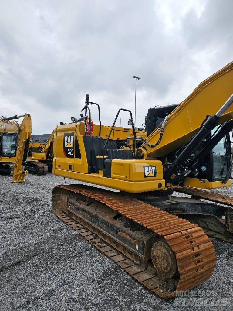 CAT 320 حفارات زحافة