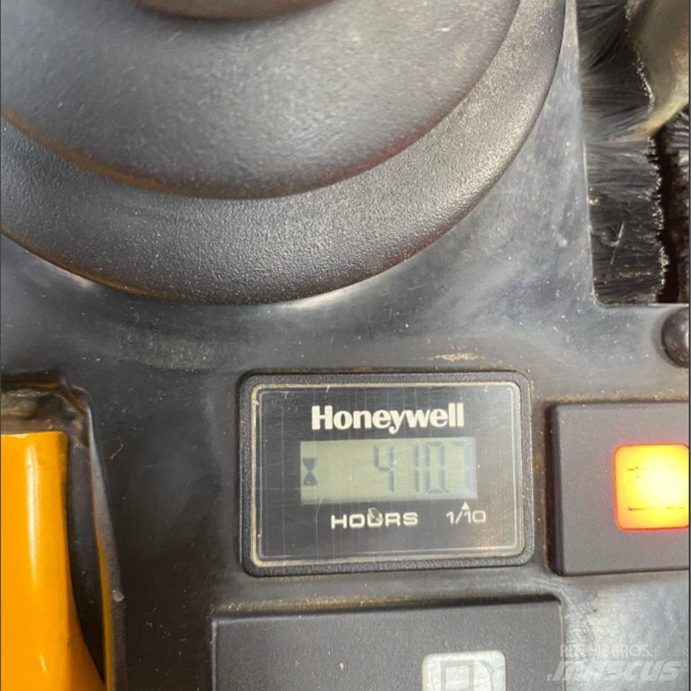 JCB 8008 حفارات صغيرة أقل من 7 طن (حفارات صغيرة)