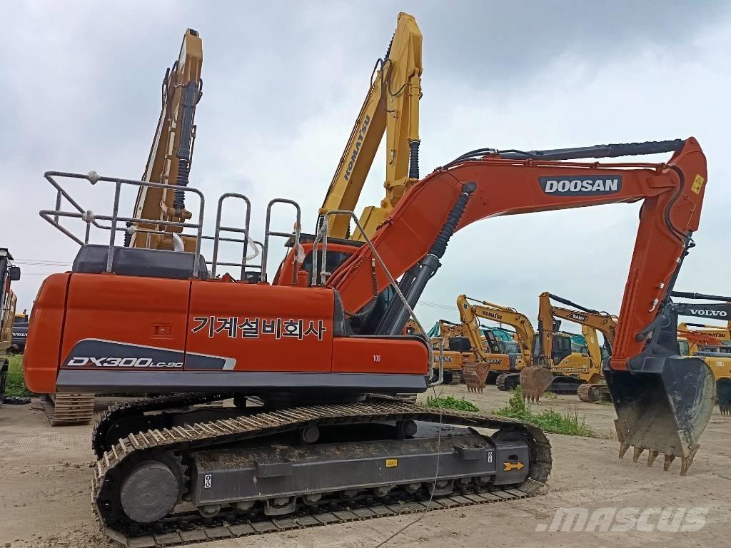 Doosan DX 300 LC حفارات زحافة