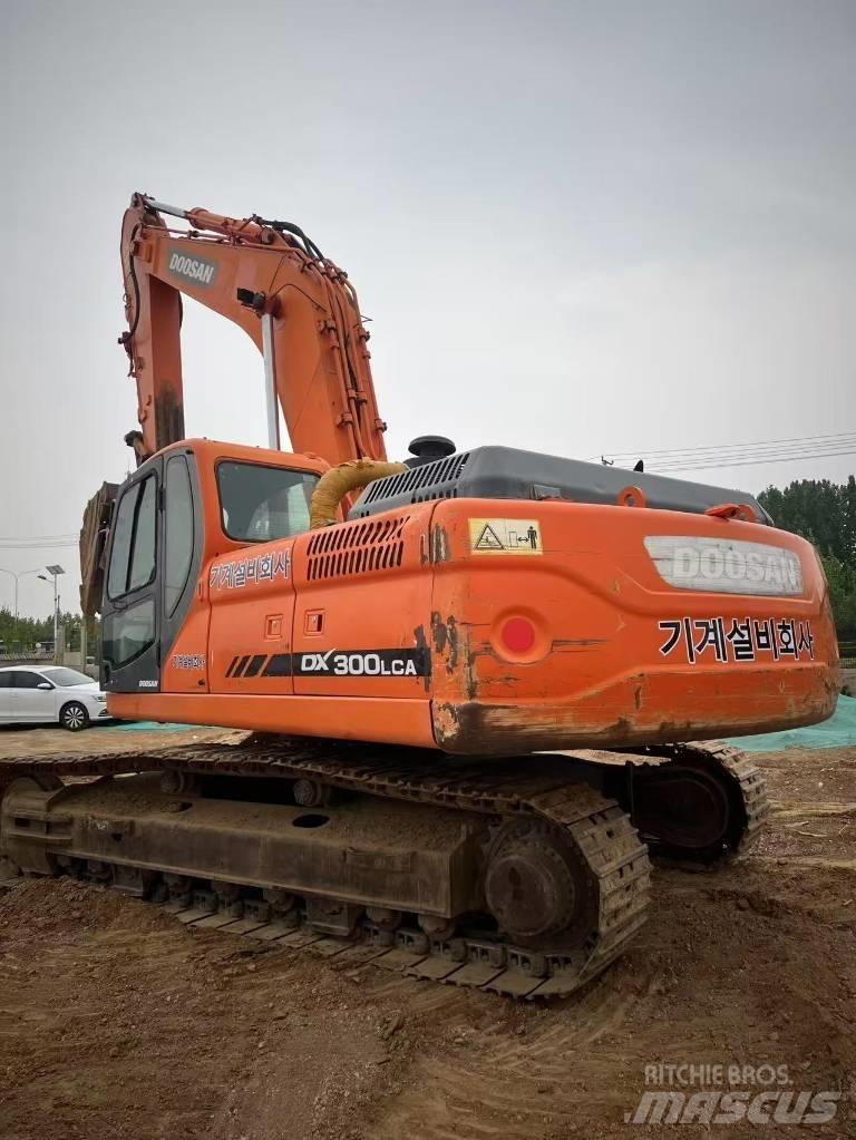 Doosan DX300LCA حفارات زحافة