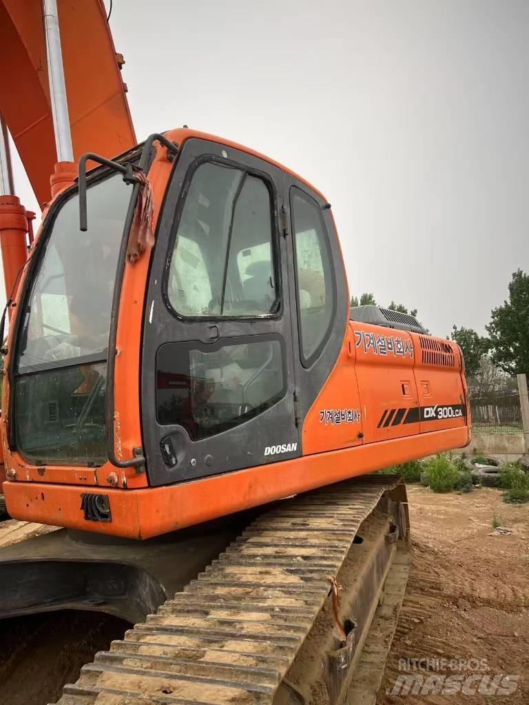 Doosan DX300LCA حفارات زحافة
