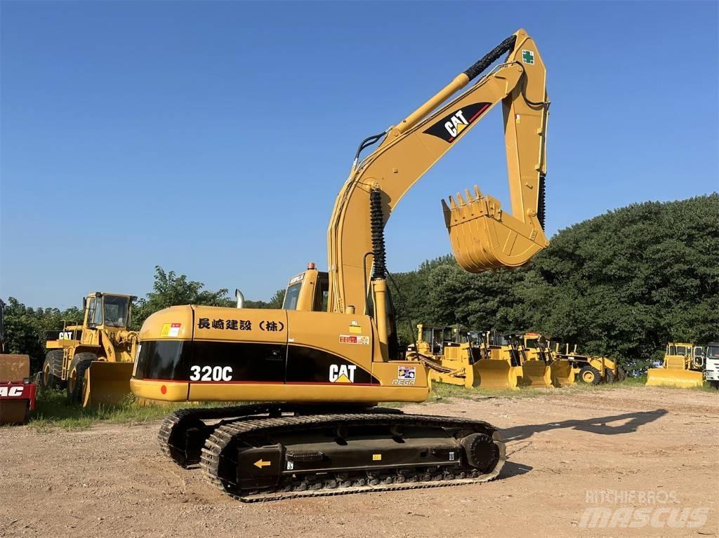 CAT 320 C حفارات زحافة