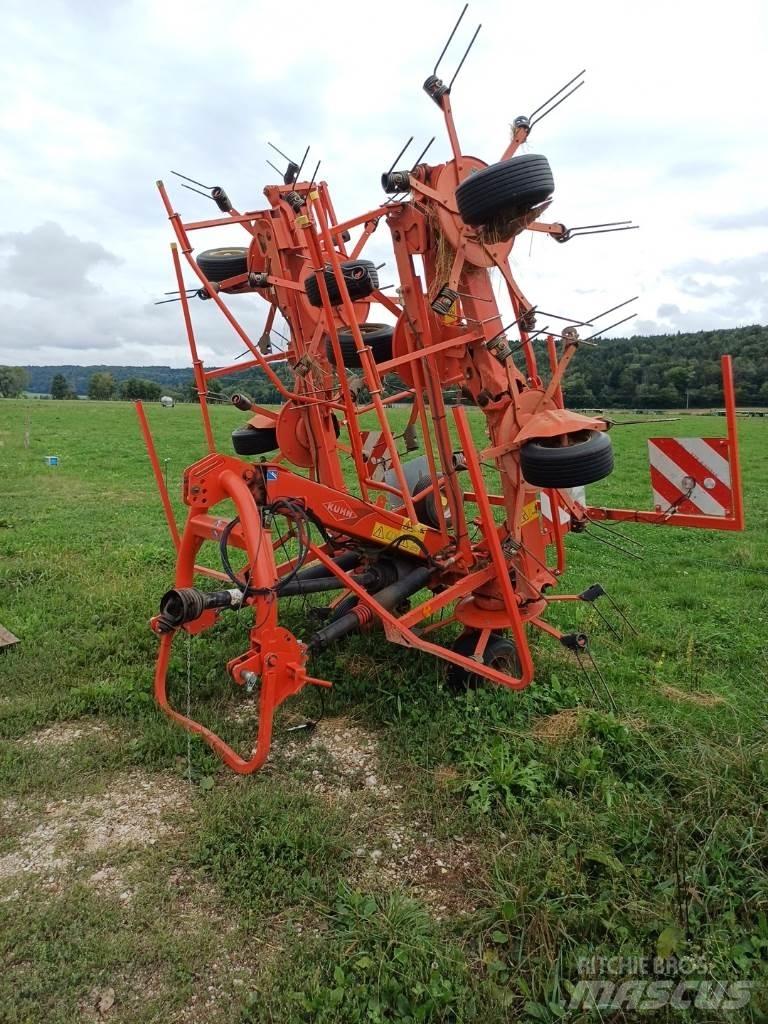 Kuhn GF 8702 مكابس وميبسات التبن