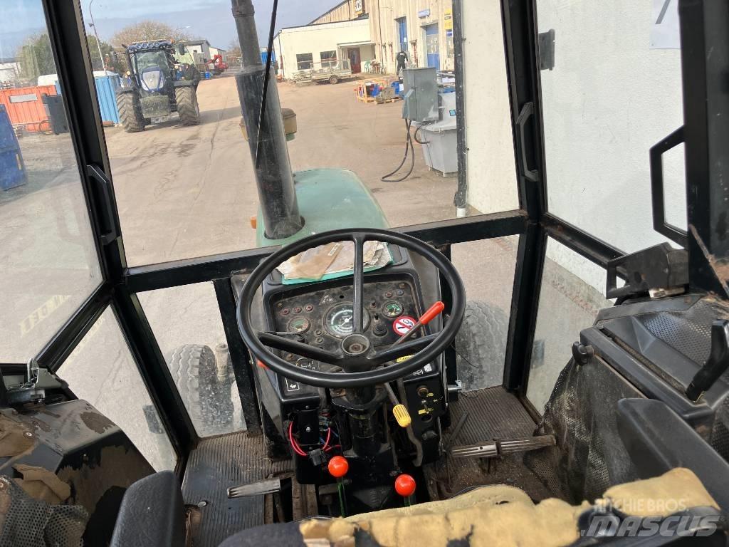 John Deere 3130 الجرارات