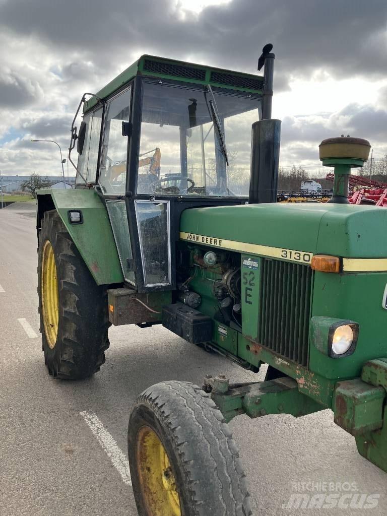 John Deere 3130 الجرارات