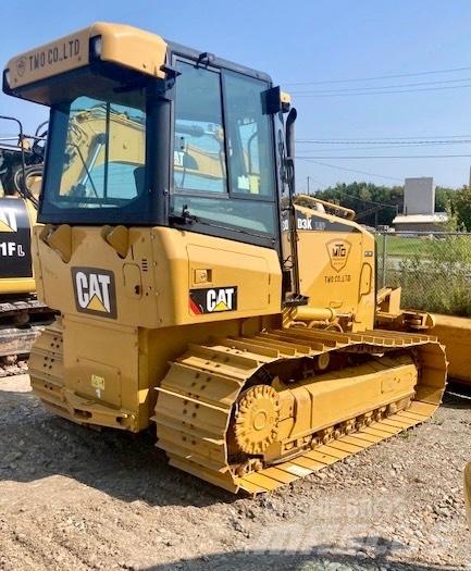 CAT D 3 K LGP بلدوزرات مجنزرة