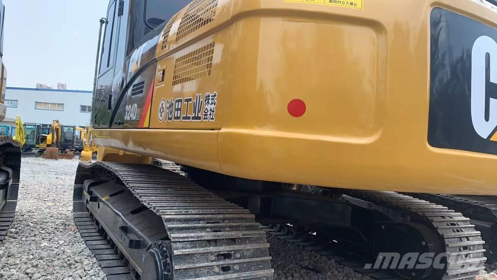 CAT 324 D L حفارات زحافة