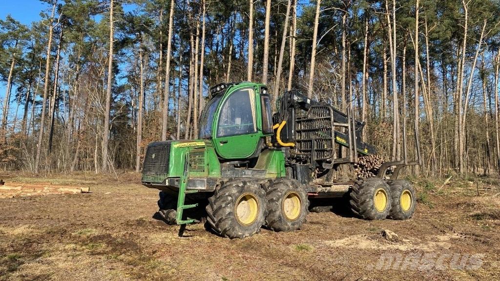 John Deere 1010 E شاحنات