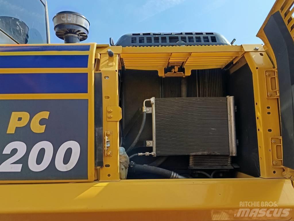 Komatsu PC200 حفارات وسط 7 طن - 12 طن