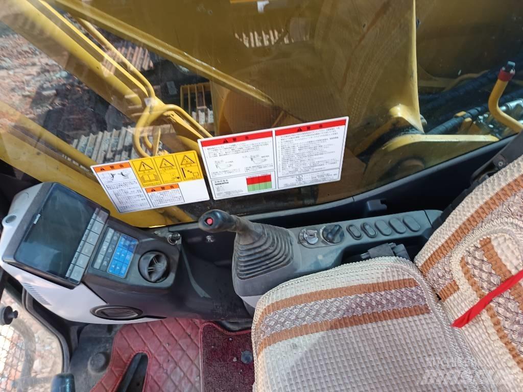Komatsu PC200 حفارات وسط 7 طن - 12 طن