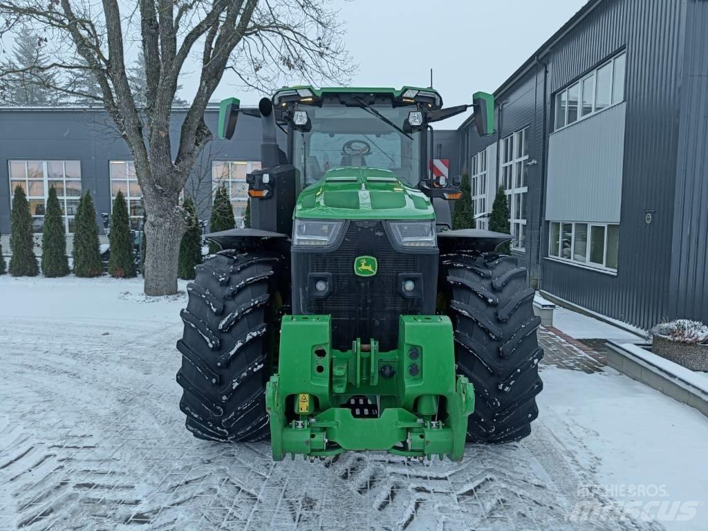 John Deere 8R 370 الجرارات
