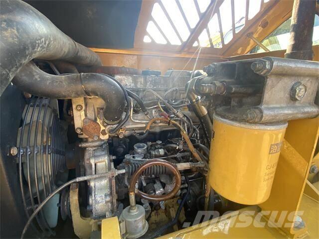 CAT 307D حفارات زحافة