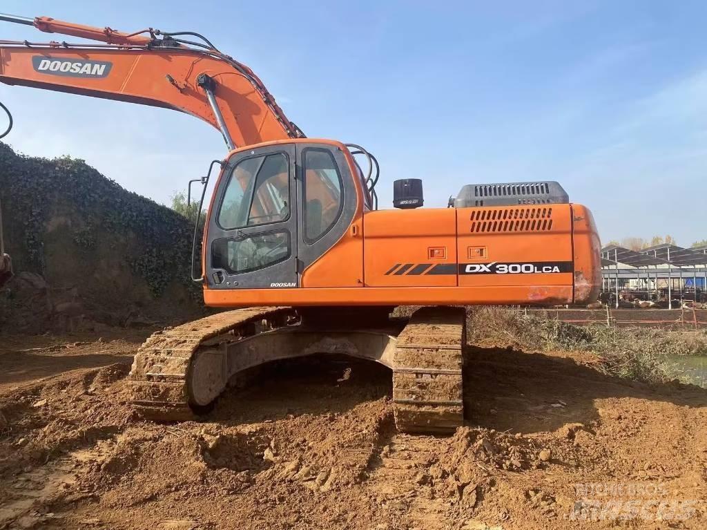 Doosan DX 300 LC حفارات زحافة