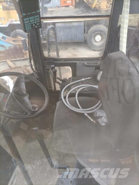 Komatsu WA470 لوادر بعجل