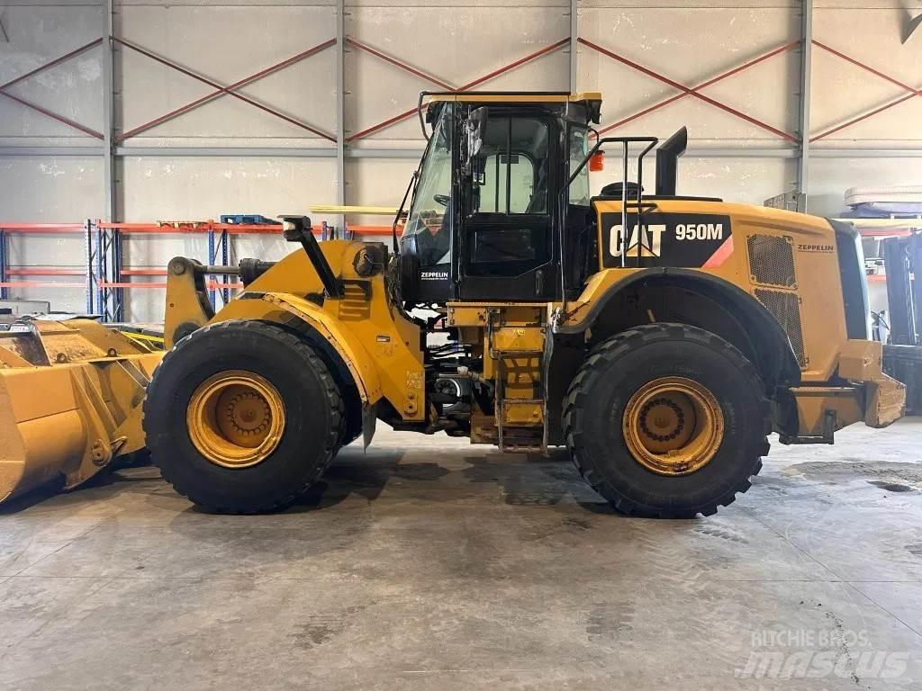 CAT 950M لوادر بعجل