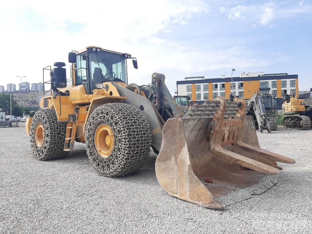 Volvo L220H لوادر بعجل