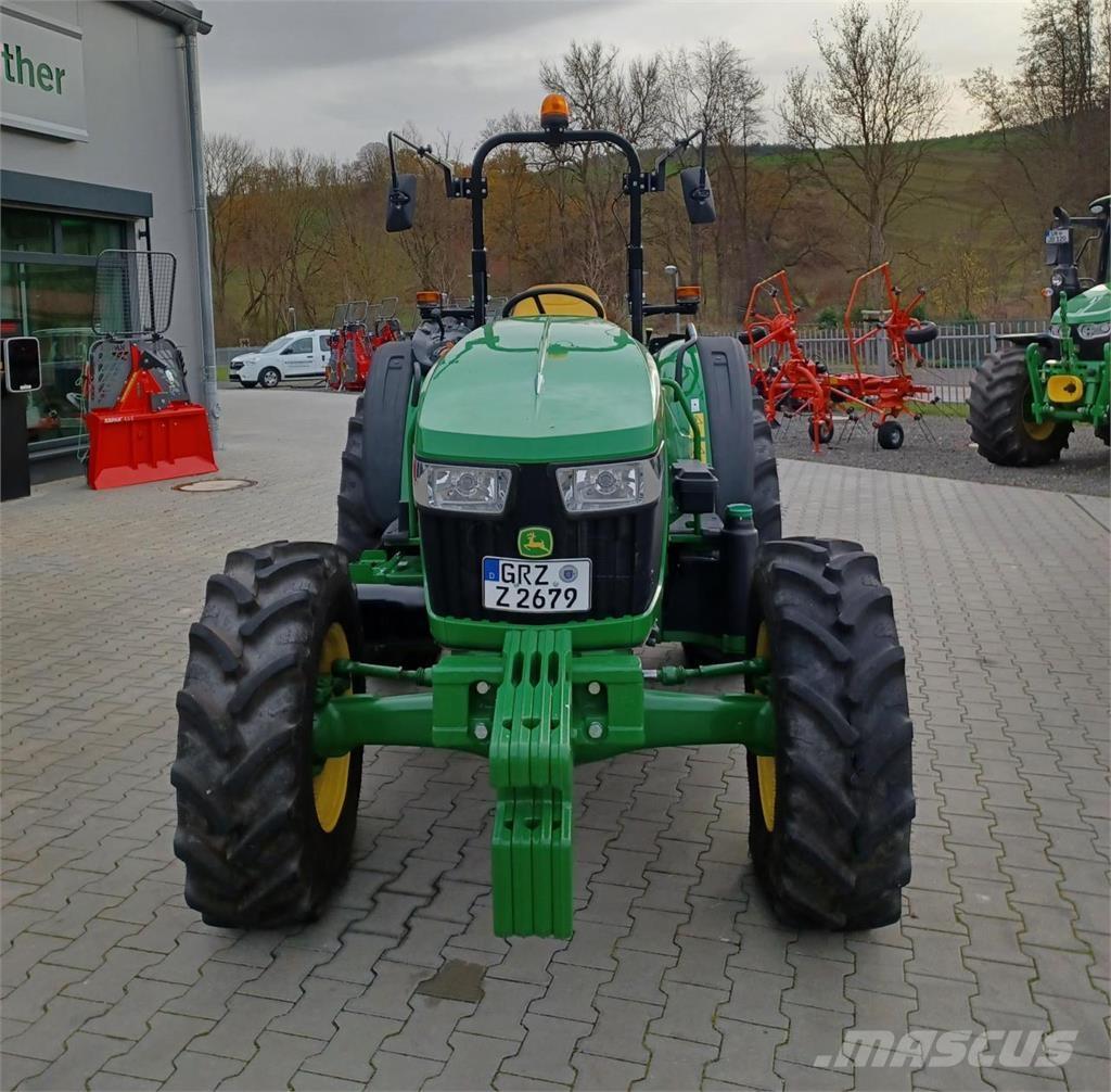 John Deere 5050E الجرارات