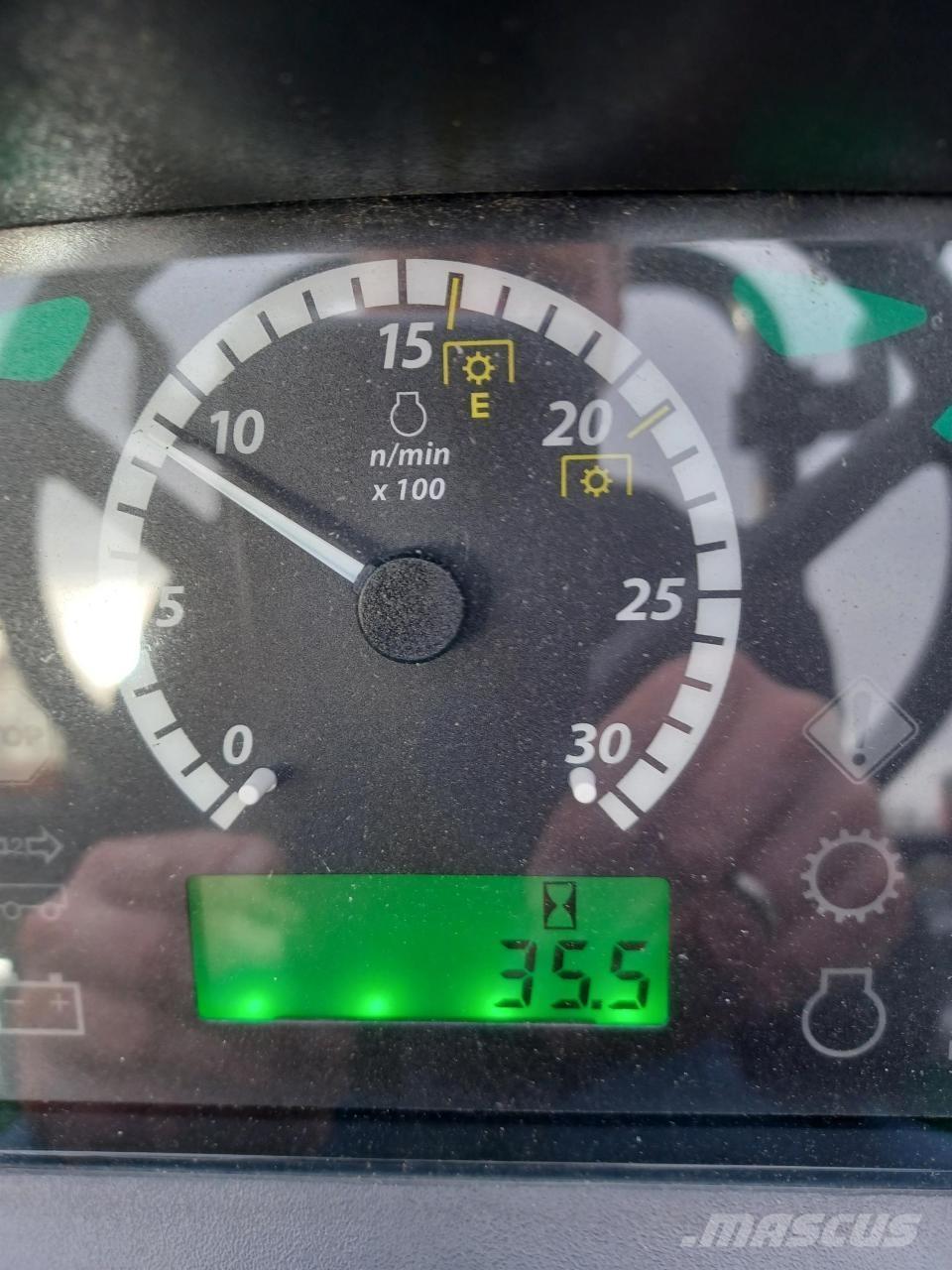 John Deere 5050E الجرارات