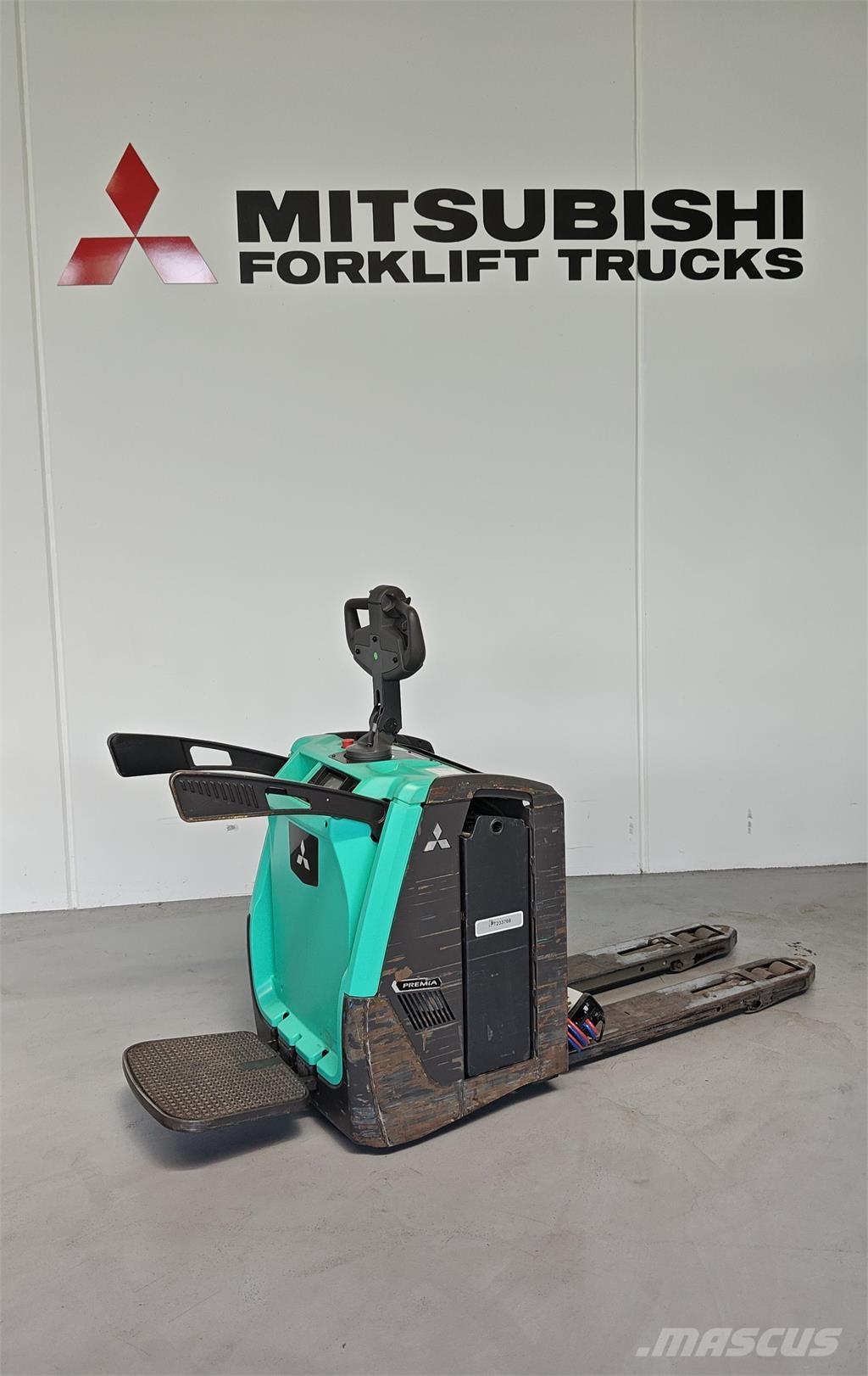 Mitsubishi PBV20N3 شاحنة ذات منصة