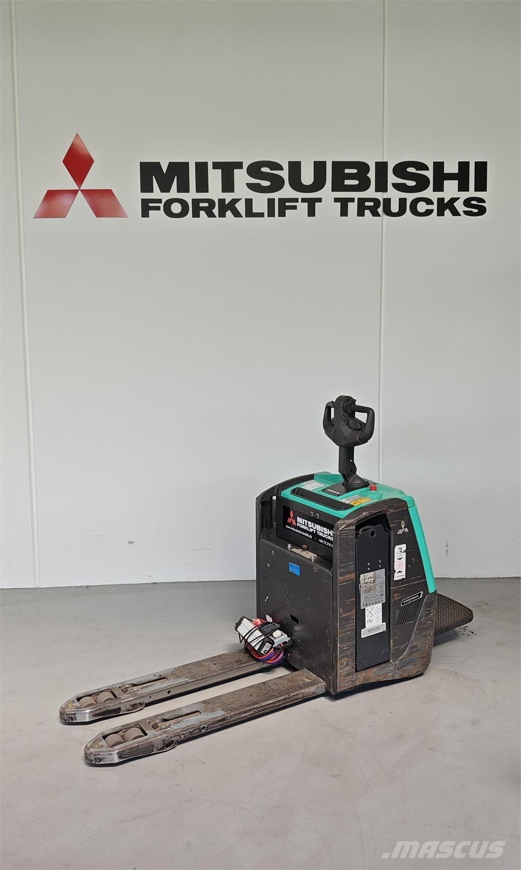 Mitsubishi PBV20N3 شاحنة ذات منصة