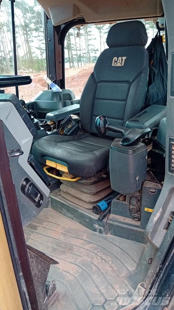 CAT D 6 T LGP بلدوزرات مجنزرة