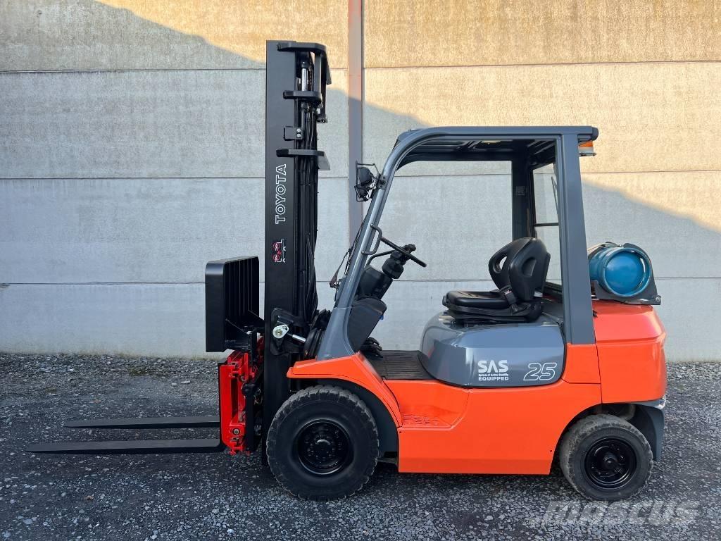 Toyota 42-7 FGF 25 شاحنات LPG
