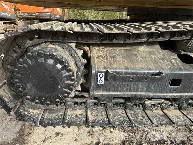 CAT 320D حفارات زحافة