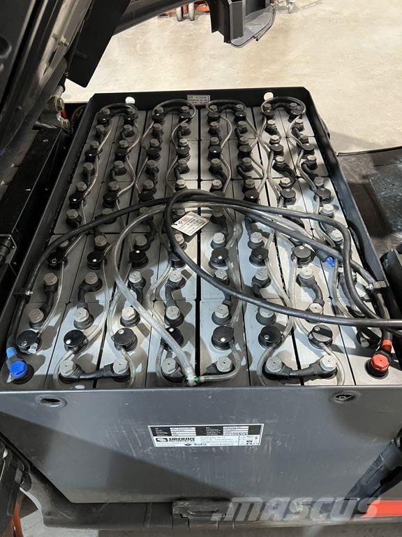 Linde E30-01 شاحنات ذات رافعات شوكية تعمل بالكهرباء