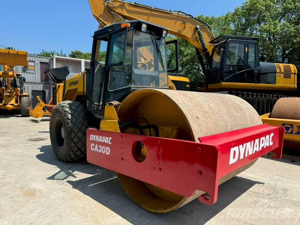 Dynapac CA 30 D مداحل أحادية الأسطوانة