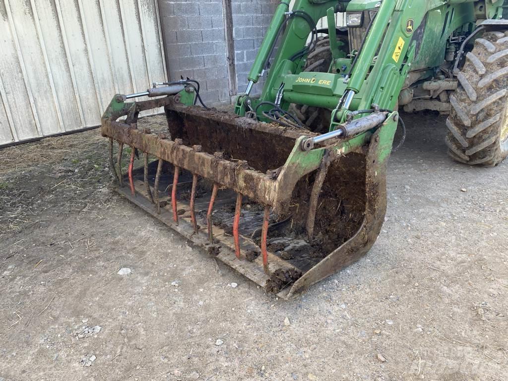 John Deere 5100 R الجرارات