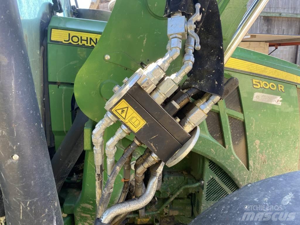 John Deere 5100 R الجرارات