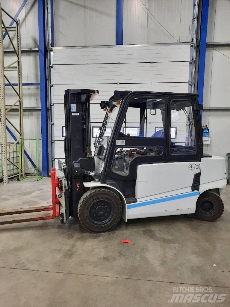 UniCarriers HX40 شاحنات ذات رافعات شوكية تعمل بالكهرباء