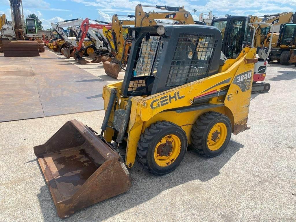 Gehl SL3840 NVT لوادر انزلاقية التوجيه