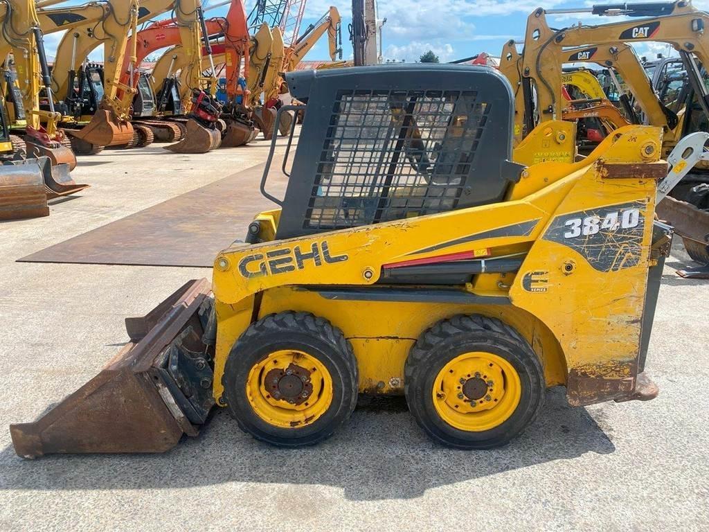 Gehl SL3840 NVT لوادر انزلاقية التوجيه