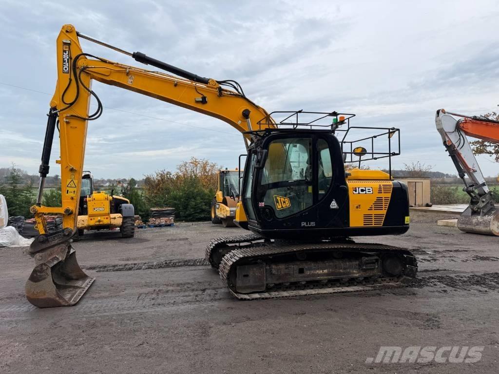 JCB JS 130 LC حفارات زحافة