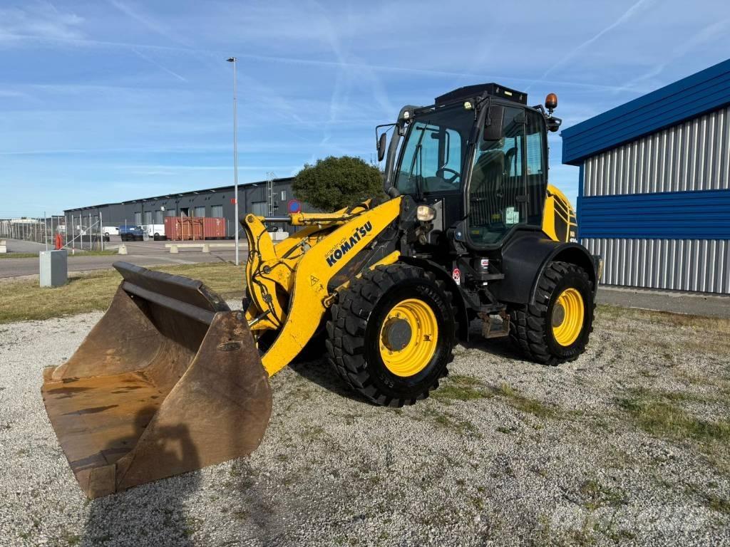 Komatsu WA100 M-7 لوادر بعجل