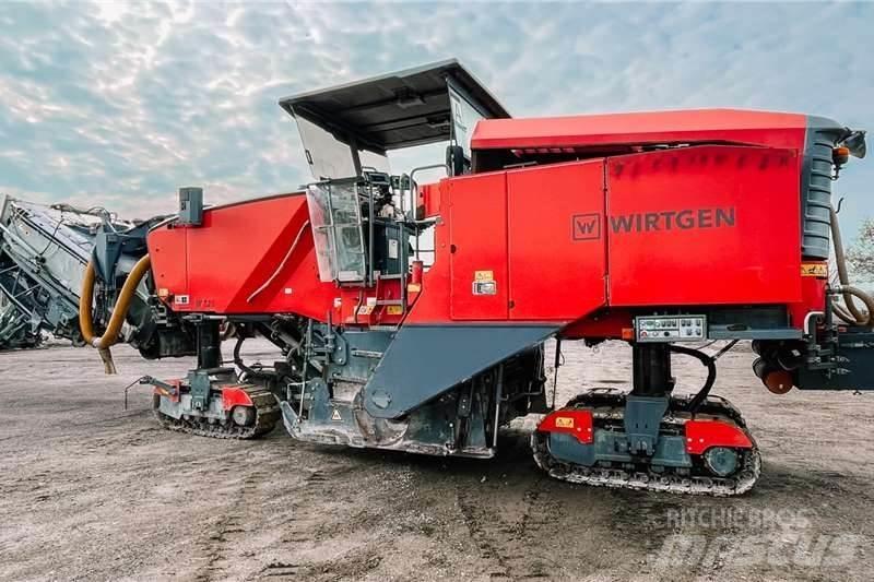 Wirtgen W220 شاحنات أخرى