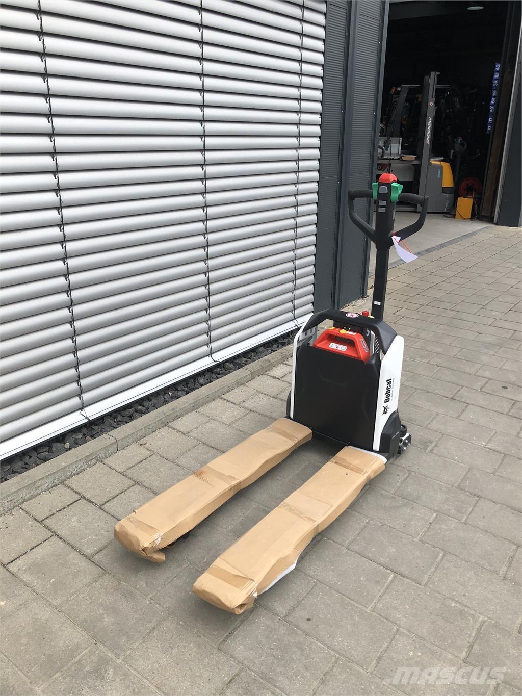 Bobcat LPM15N معدات التكديس الجوالة